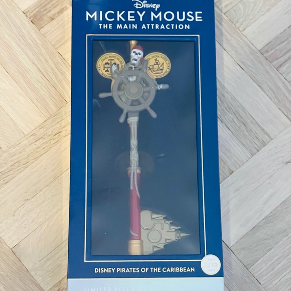 Mickey Mouse Main Attraction - Pirates of the Caribbean Collectible Key - Picture 1 of 2